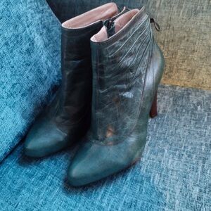 Elegant Forest Green Ankle Boots